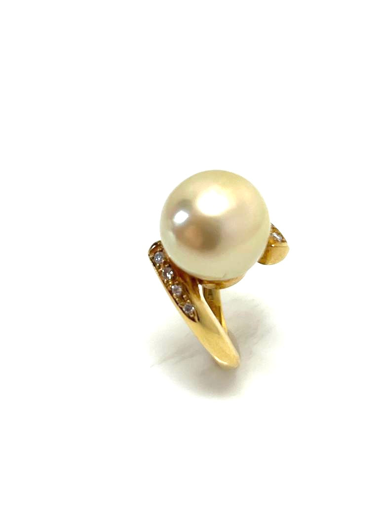 SOUTH SEA PEARL AND DIAMOND RING