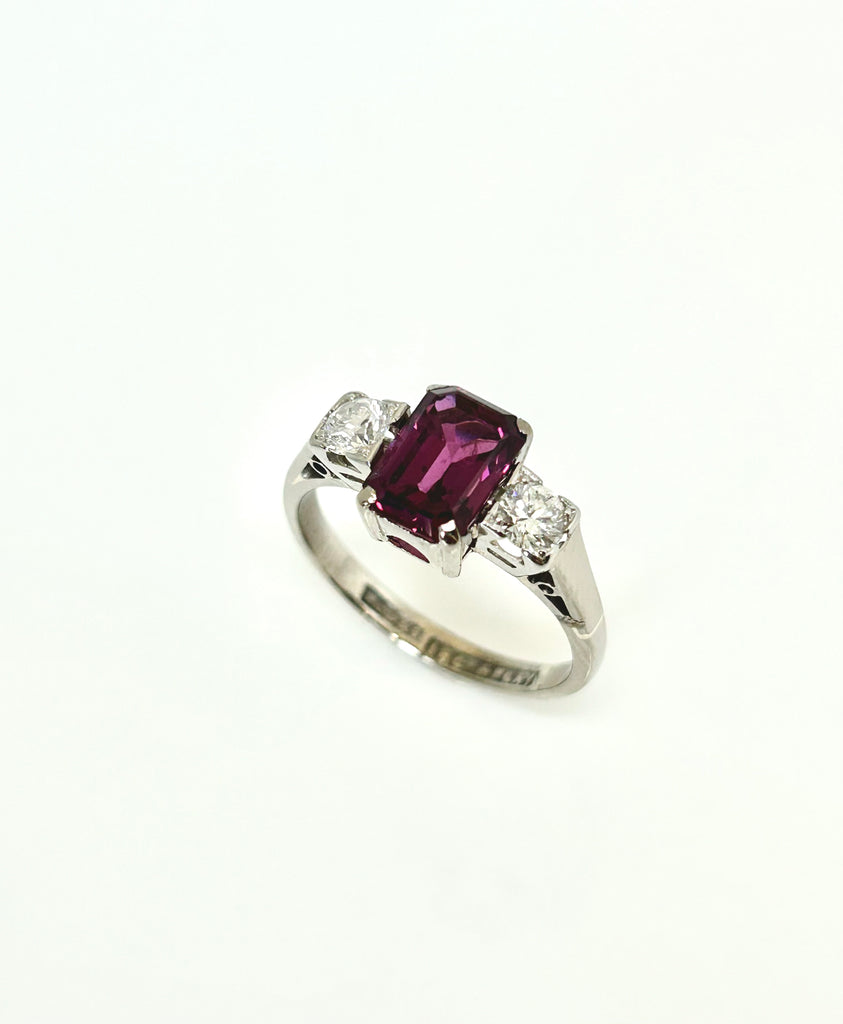 18CT AND PLATINUM 50PT DIAMOND AND 1.75CT RUBY VINTAGE TRILOGY RING