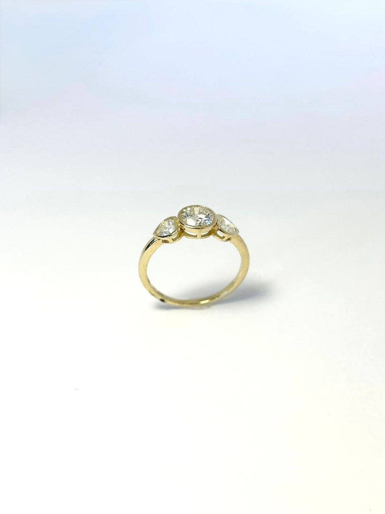 14CT LAB DIAMOND 1.03CT TRILOGY RING WITH HEART LAB DIAMONDS