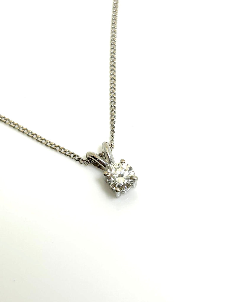 18CT 50PT DIAMOND SOLITAIRE PENDANT AND CHAIN