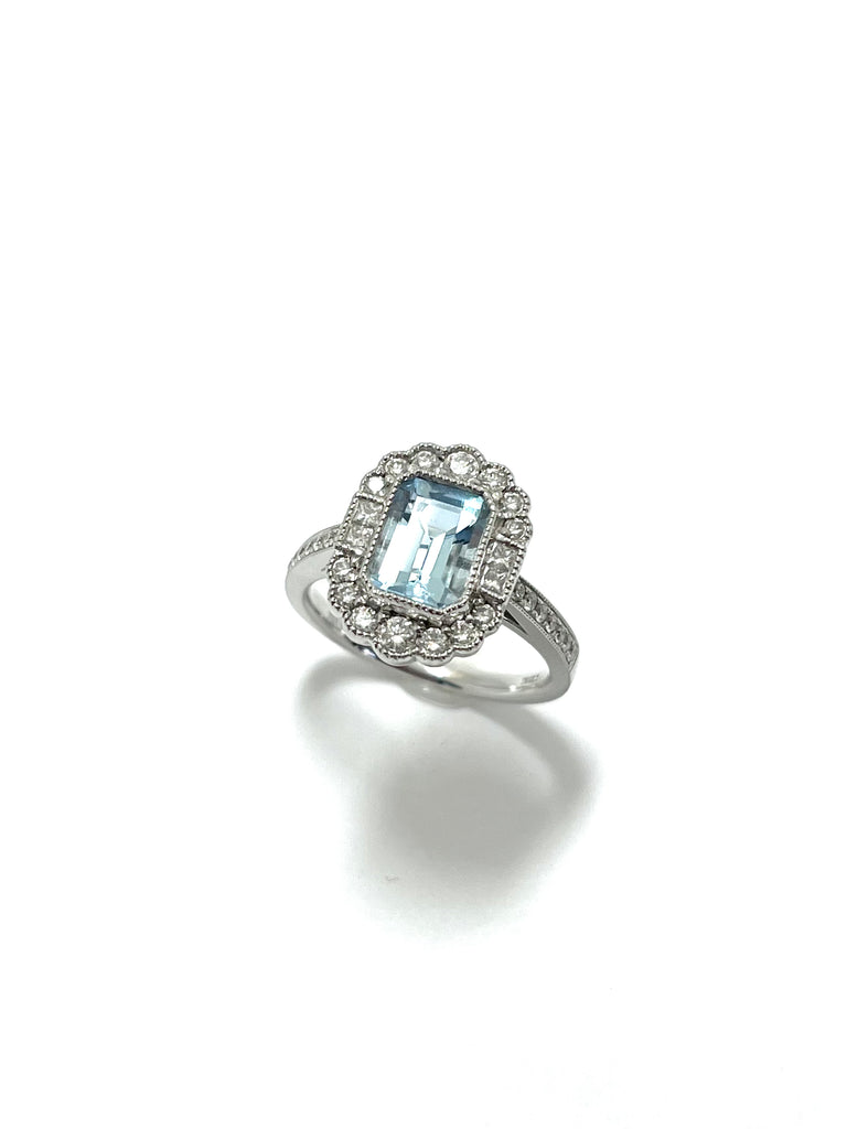 18CT EMERALD CUT AQUAMARINE DIAMOND RING