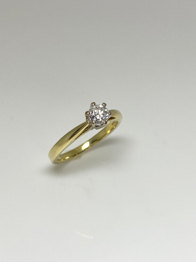 18CT VINTAGE 40PT SOLITAIRE RING