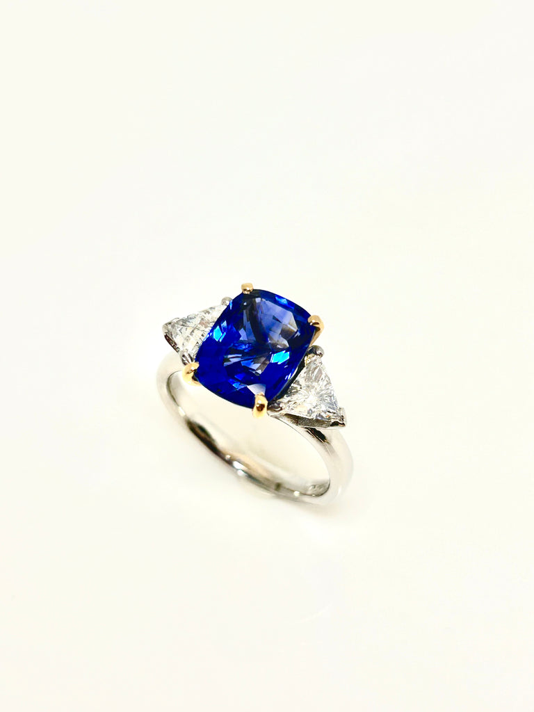 PLATINUM ROYAL BLUE SAPPHIRE 4.54CT AND 82PTS DIAMOND RING