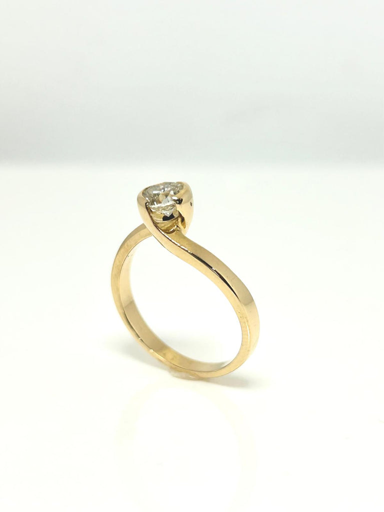 18CT YELLOW GOLD 33PT TWIST SOLITAIRE RING