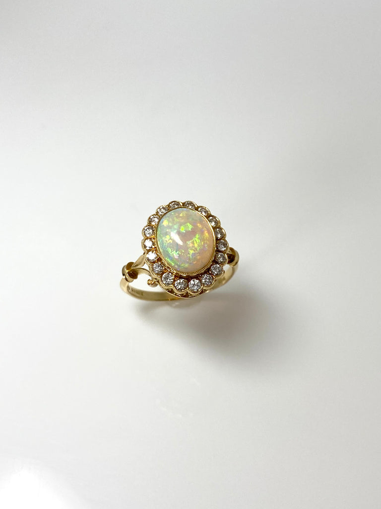 18CT VINTAGE 3.00CT OPAL AND DIAMOND RING