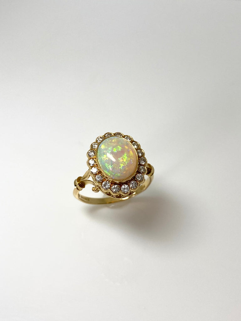 18CT VINTAGE 3.00CT OPAL AND DIAMOND RING