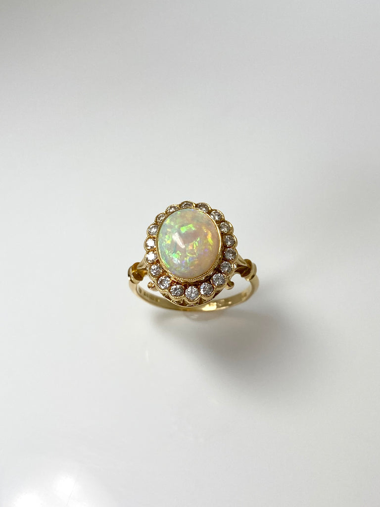 18CT VINTAGE 3.00CT OPAL AND DIAMOND RING
