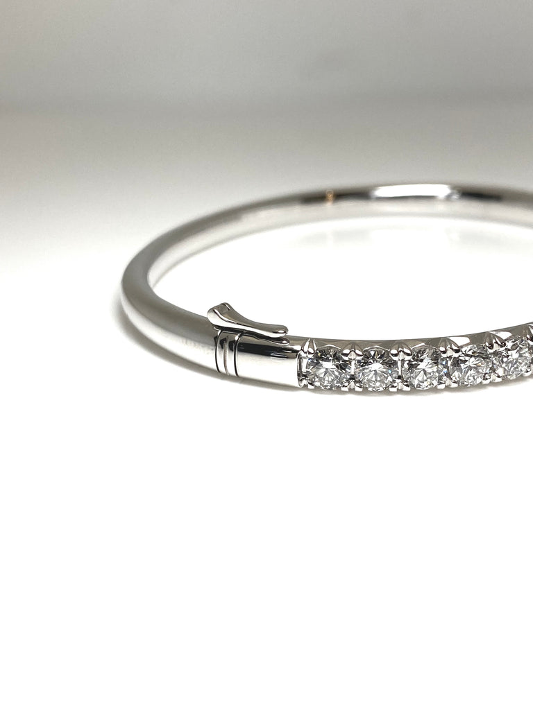 PLATINUM 4.93CT DIAMOND BANGLE
