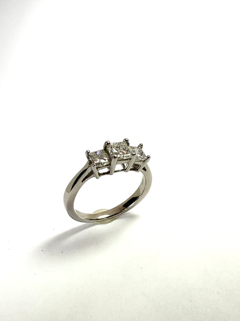 Diamond ring with three stones 