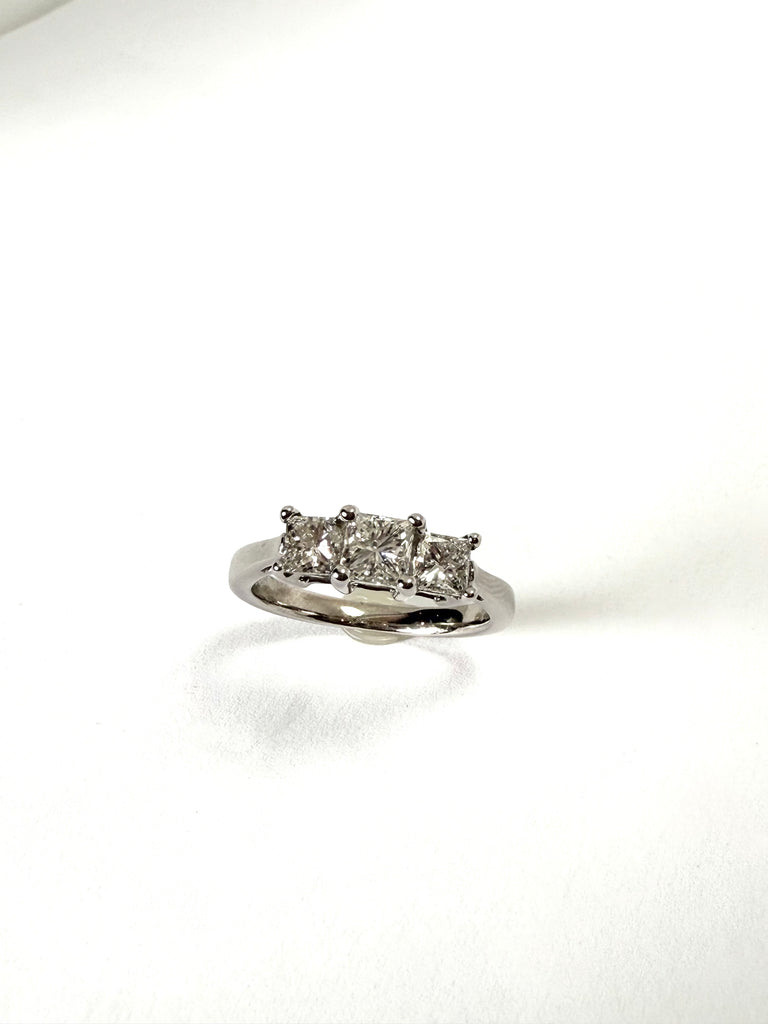 PRINCESS CUT Diamond ring 