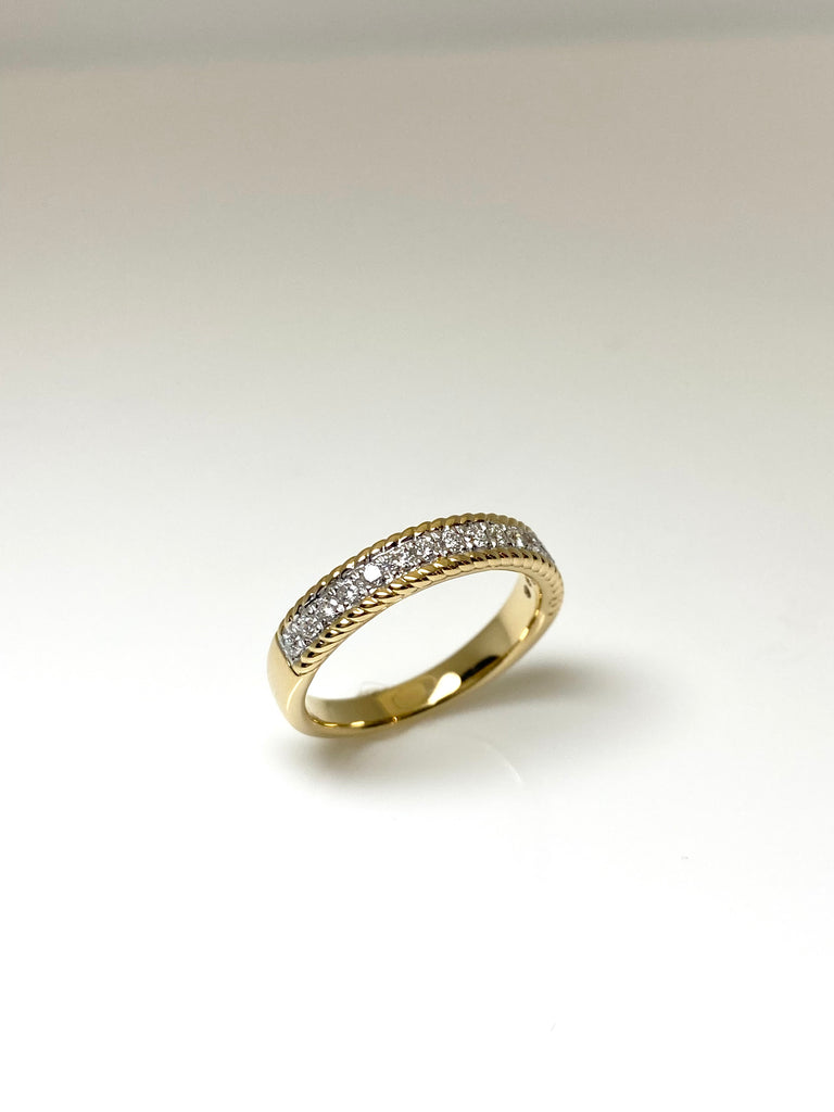 18CT 25PT DIAMOND RING
