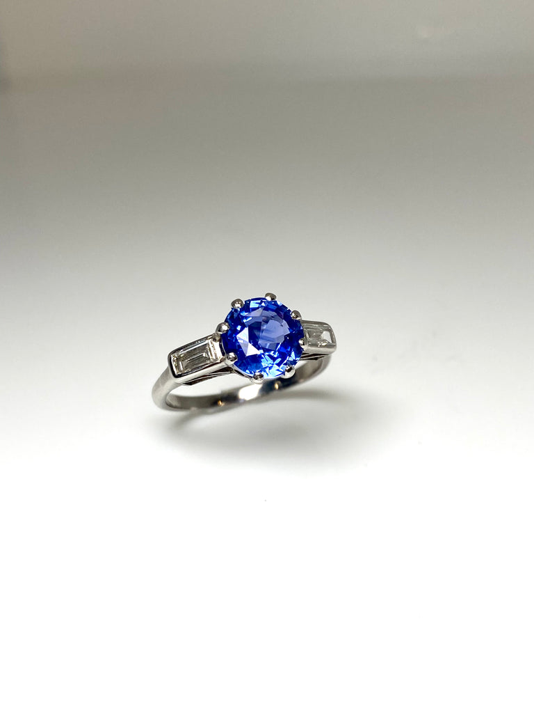 ART DECO 18CT 2.39CT SRI LANKAN SAPPHIRE AND DIAMOND RING