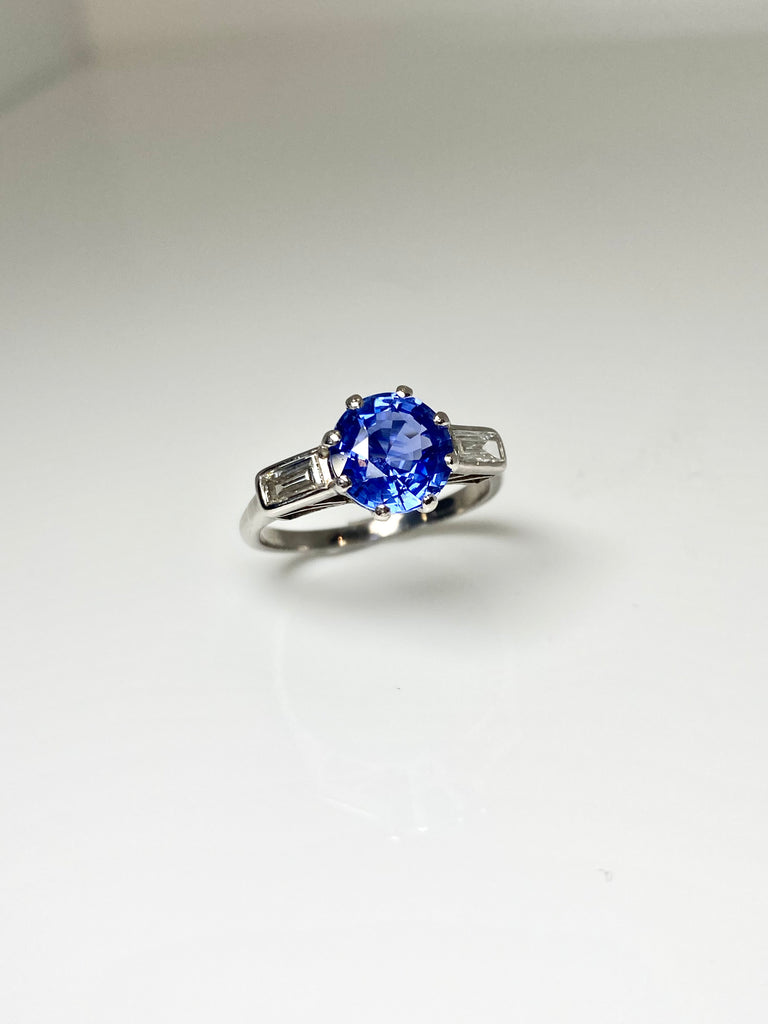 ART DECO 18CT 2.39CT SRI LANKAN SAPPHIRE AND DIAMOND RING