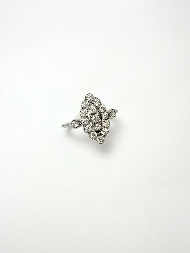 18CT 60PT VINTAGE DIAMOND CLUSTER RING