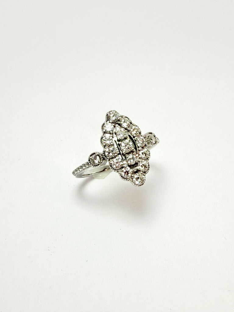 18CT 60PT VINTAGE DIAMOND CLUSTER RING