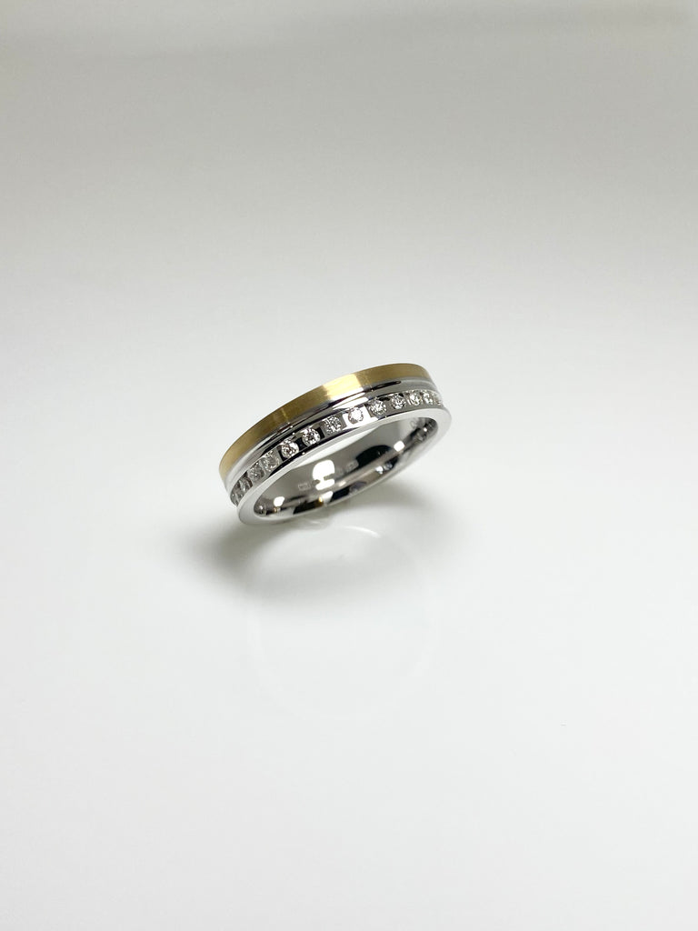 18CT GOLD AND PLATINUM DIAMOND BAND