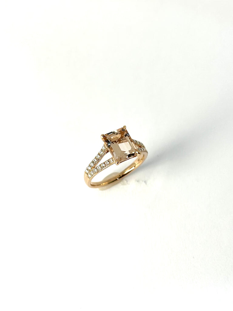 18CT MORGANITE AND DIAMOND RING