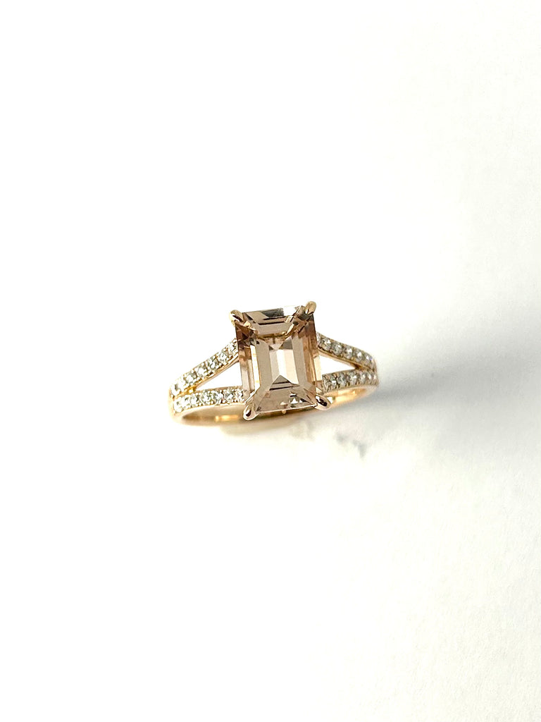 18CT MORGANITE AND DIAMOND RING