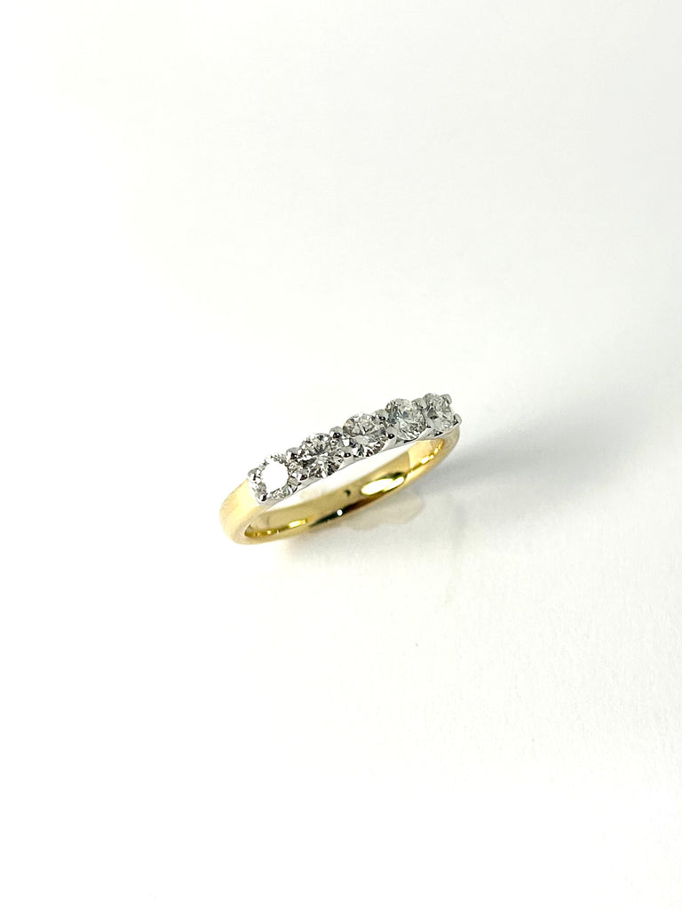 18CT YELLOW GOLD 5 STONE DIAMOND RING