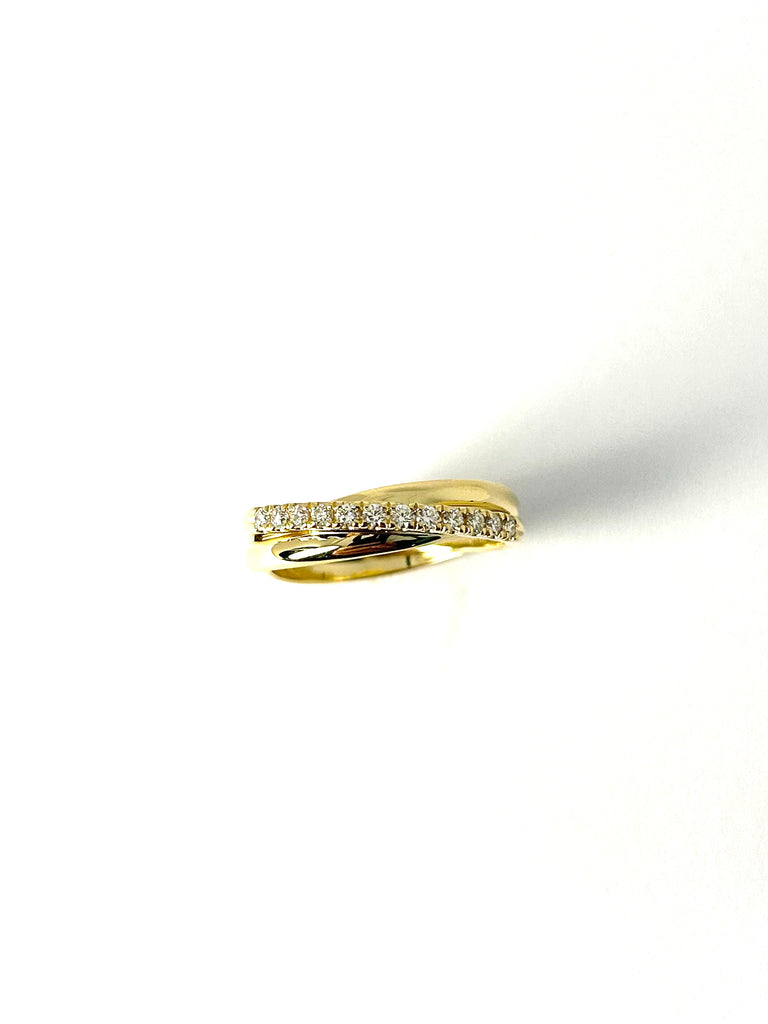 18CT YELLOW GOLD AND DIAMOND RING
