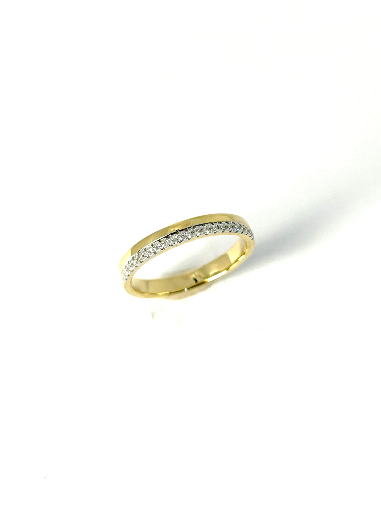 18CT YELLOW GOLD AND DIAMOND BAND