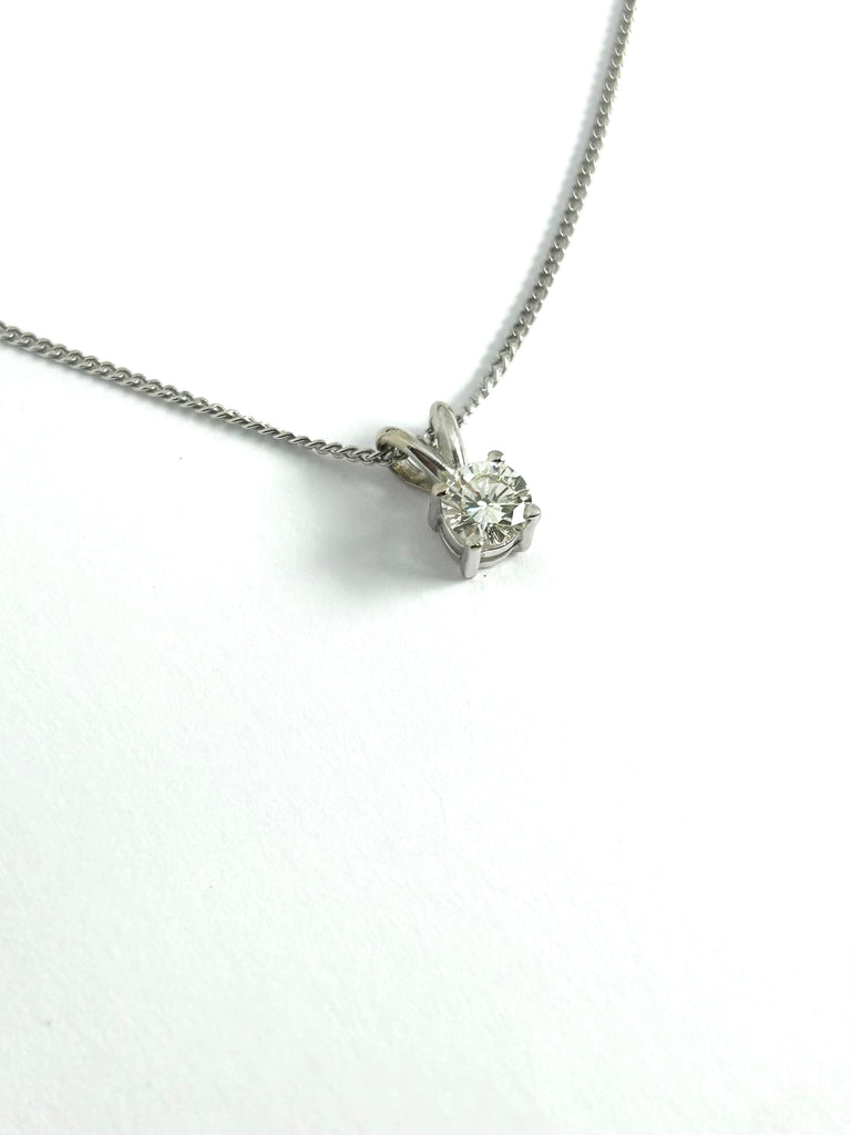 18CT 50PT DIAMOND SOLITAIRE PENDANT AND CHAIN
