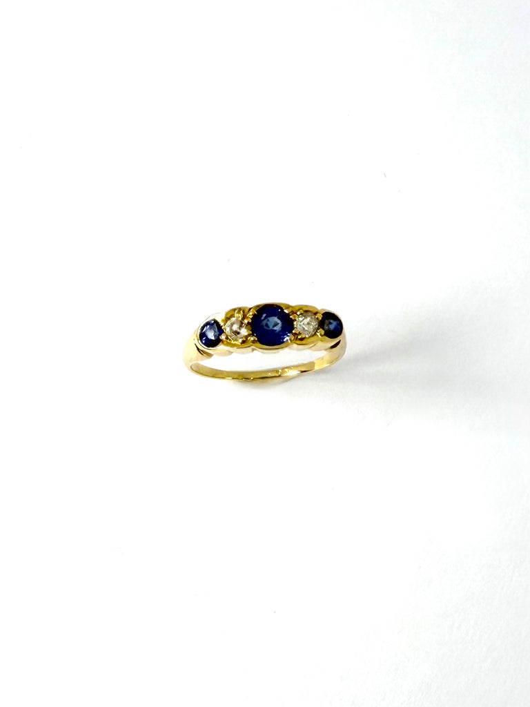 VICTORIAN 25PT DIAMOND AND 70PT SAPPHIRE RING IN 18CT YELLOW GOLD