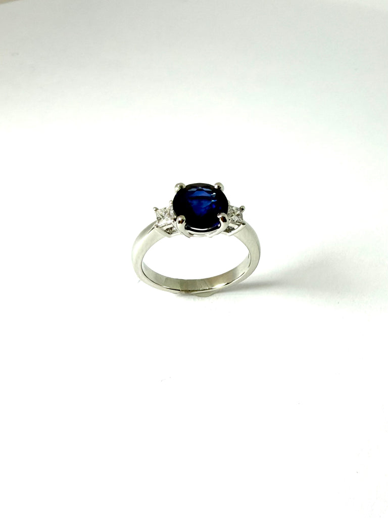 2.08CT ROYAL BLUE SAPPHIRE RING WITH PRINCESS CUT DIAMONDS