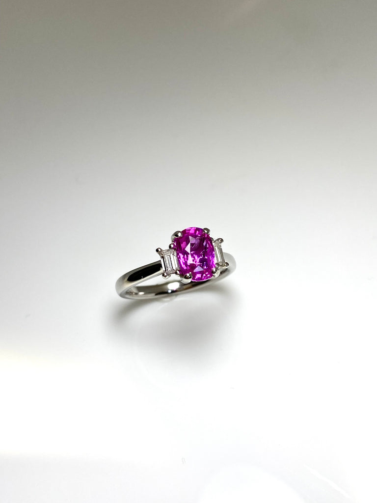 PLATINUM 1.61CT PINK SAPPHIRE WITH BAGUETTE DIAMONDS