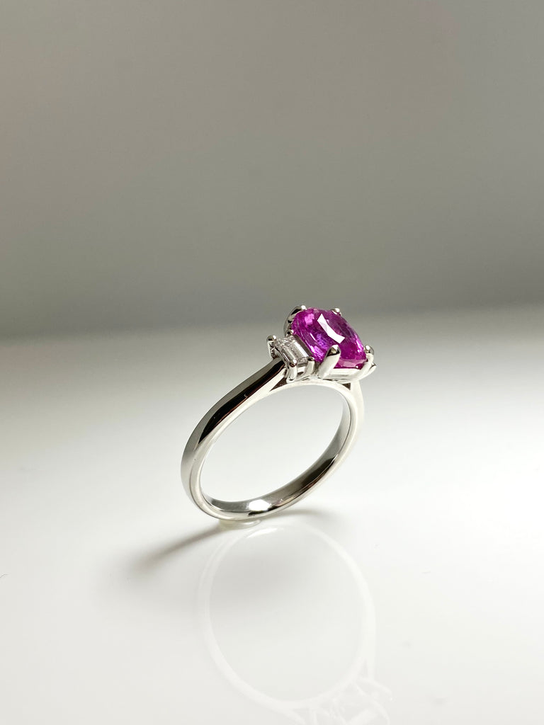 PLATINUM 1.61CT PINK SAPPHIRE WITH BAGUETTE DIAMONDS