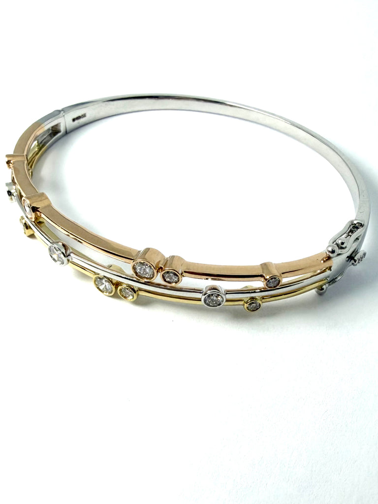 18CT 1.00CT RAINDANCE STYLE BANGLE