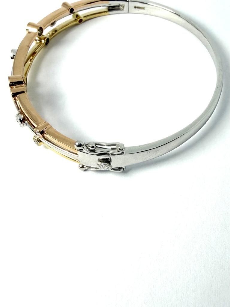 18CT 1.00CT RAINDANCE STYLE BANGLE