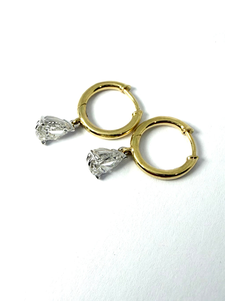 18CT GOLD 2.09CT PEAR SHAPE LAB DIAMOND DROPPERS