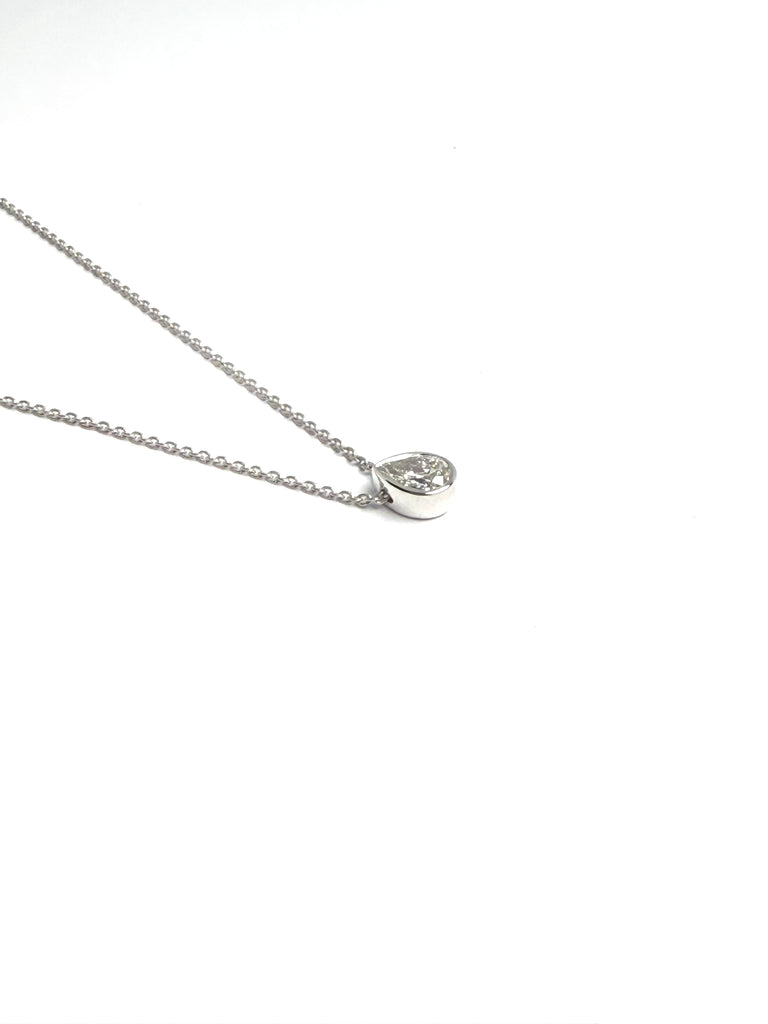 18CT 29PT PEAR SHAPED BEZEL SET DIAMOND PENDANT