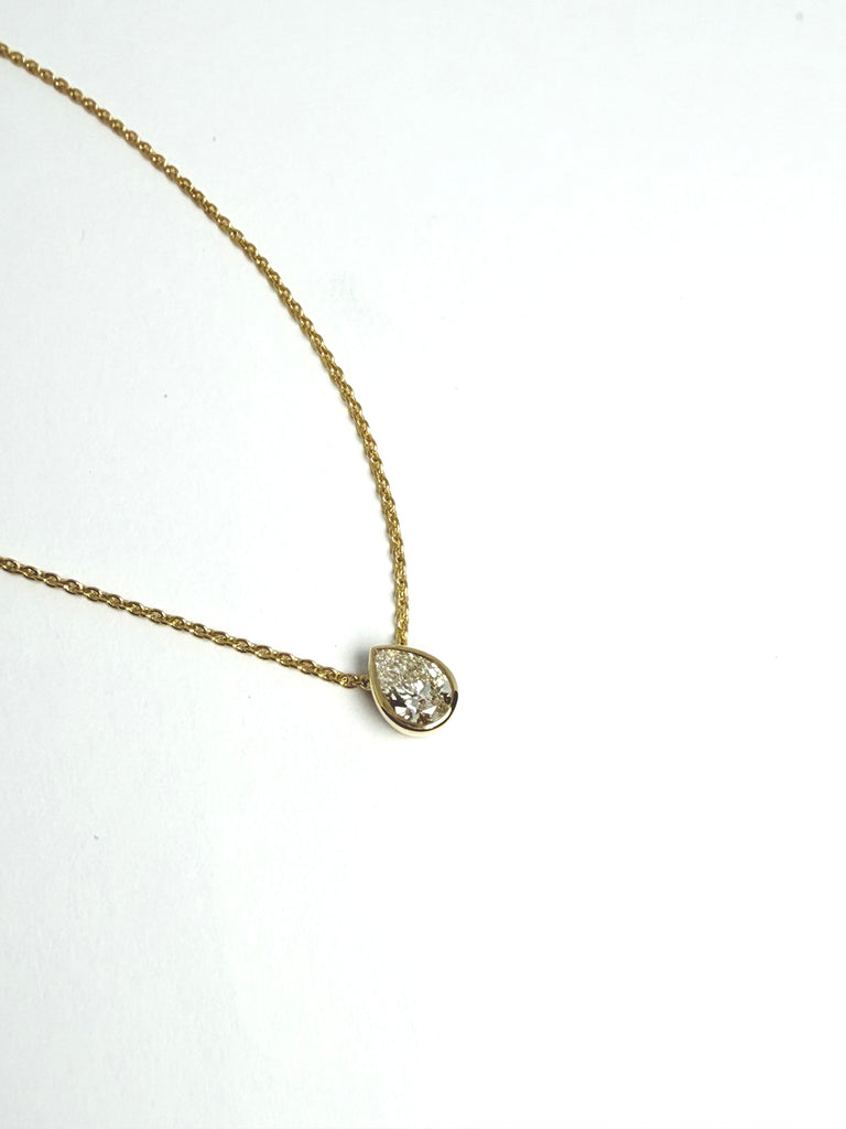 18CT YELLOW GOLD 29PT PEAR SHAPED DIAMOND BEZEL SET PENDANT