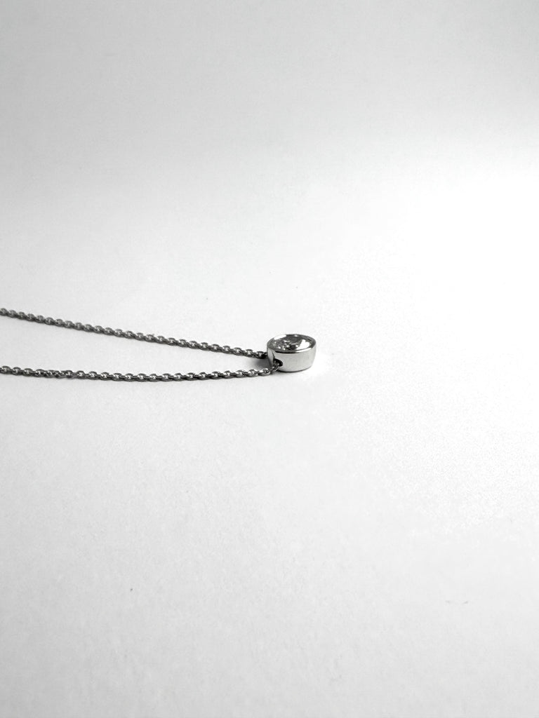 18CT WHITE GOLD 29PT OVAL BEZEL SET DIAMOND PENDANT