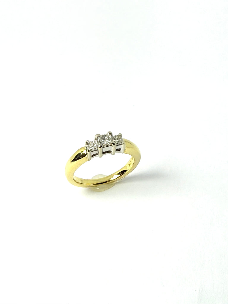 18CT YELLOW GOLD 33PT TRILOGY DIAMOND RING