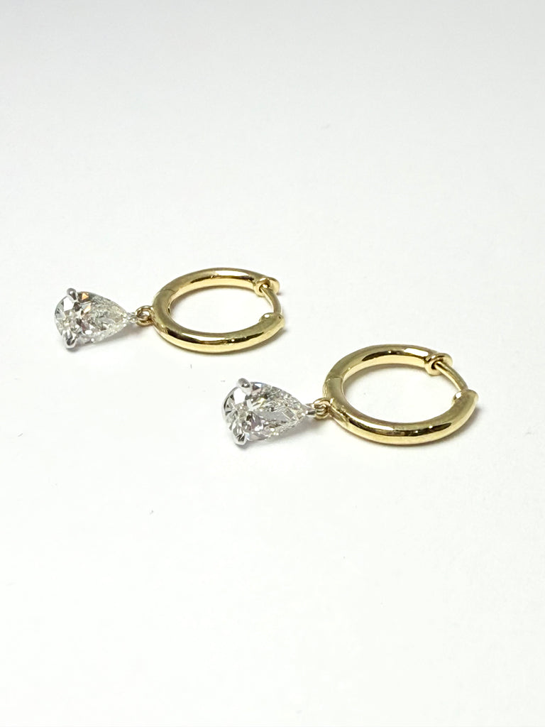 18CT 1.00CT PEAR DIAMOND DROPS