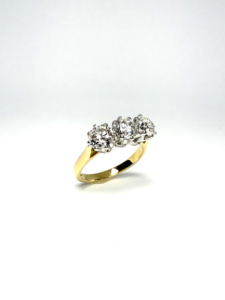 18CT 2.71CT DIAMOND TRILOGY RING