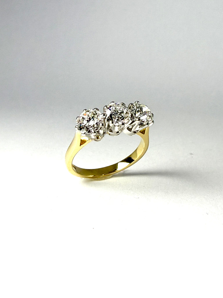 18CT 2.71CT DIAMOND TRILOGY RING