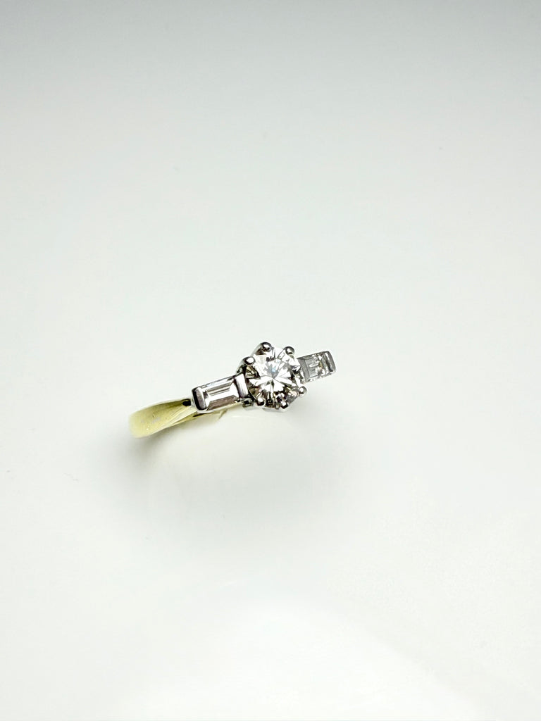 18CT 1.60CT DIAMOND TRILOGY RING