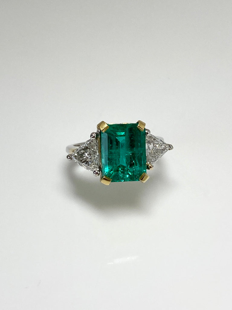 18CT WHITE GOLD 6.05CTS COLUMBIAN EMERALD AND 2.00CT DIAMOND RING