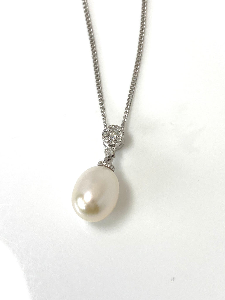 PEARL AND DIAMOND PENDANT