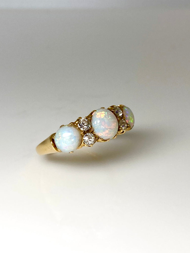18CT DIAMOND AND OPAL RING CIRCA 1910