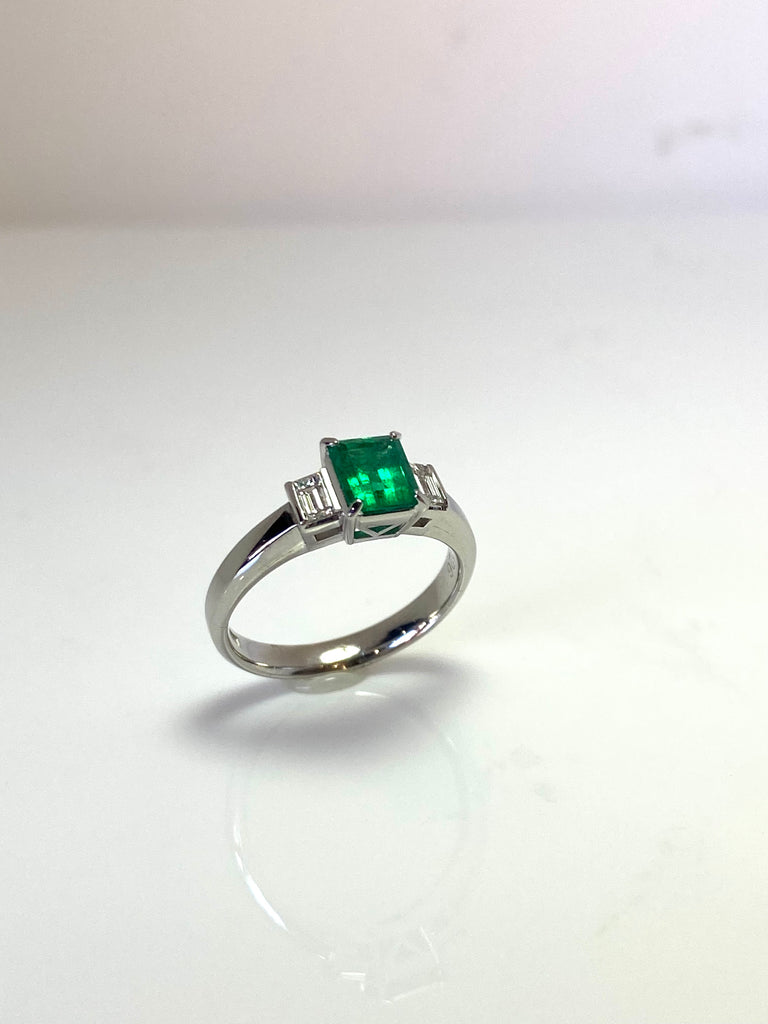 PLATINUM COLUMBIAN EMERALD DIAMOND  TRILOGY RING