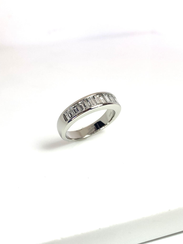 PLATINUM GRADUATING 2.11CT BAGUETTE DIAMOND RING