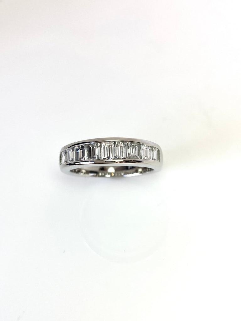 PLATINUM GRADUATING 2.11CT BAGUETTE DIAMOND RING