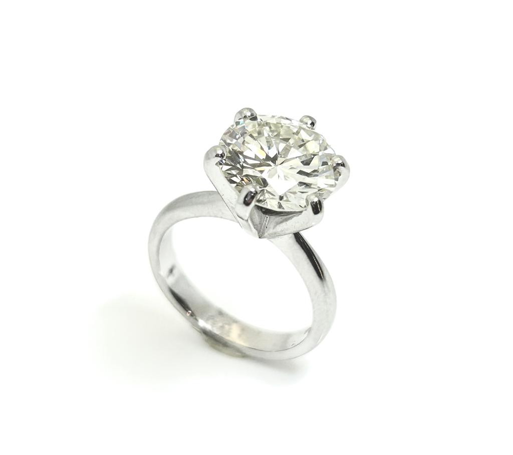 REDUCED FOR QUICK SALE PLATINUM 5.06CTS DIAMOND RING