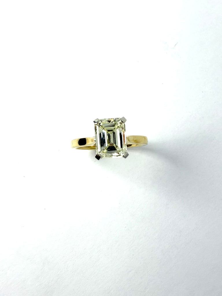18CT YELLOW GOLD 2.54CT EMERALD CUT DIAMOND SOLITAIRE