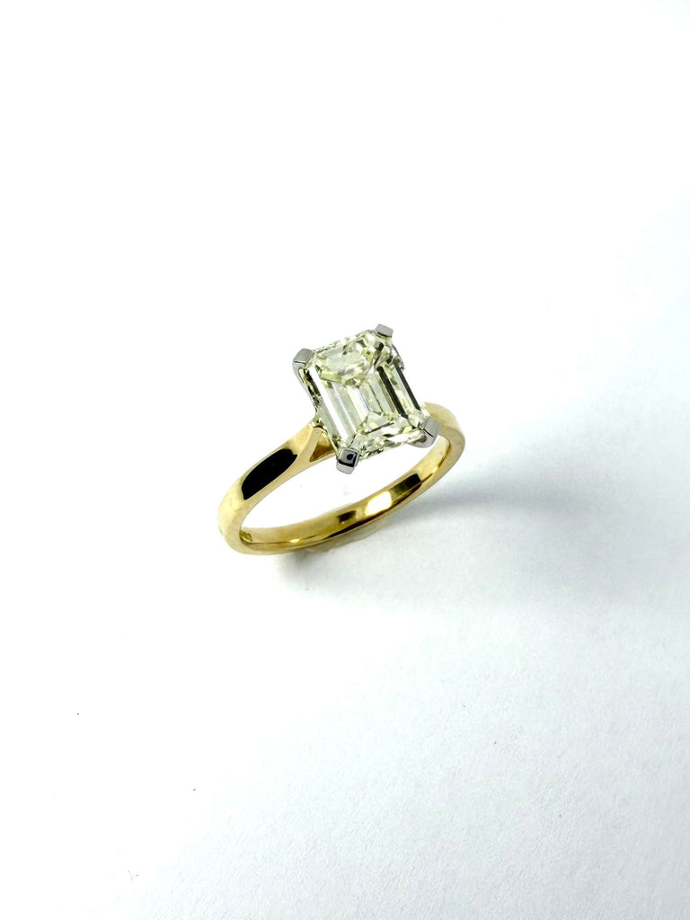 18CT YELLOW GOLD 2.54CT EMERALD CUT DIAMOND SOLITAIRE